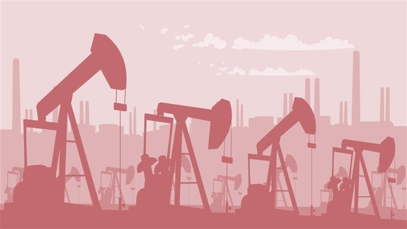 Ein Ölfeld – Erdöl als „Waffe im Nahost-Konflikt“, wie es im WB von 1973 heißt?; Die Grafik zeigt mehrere große Förderpumpen für Öl, die wie mechanische Arme aussehen und aufrecht in einer Reihe stehen. Im Hintergrund sind viele langgezogene Gebäude und hohe schlanke Schornsteine sichtbar, die eine industrielle Anlage oder Raffinerie darstellen. Die Farben sind einheitlich in verschiedenen Rottönen gehalten, wodurch die Details weich und flächig wirken. Am Himmel ist eine leichte Wolkenbildung zu sehen, aber keine Sonne.