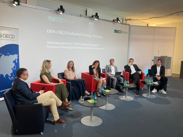 Panel der Veranstaltung "Defending autonomy: Which industrial strategy for European technology leadership in defence and deterrence"; Panel der Veranstaltung "Defending autonomy: Which industrial strategy for European technology leadership in defence and deterrence"