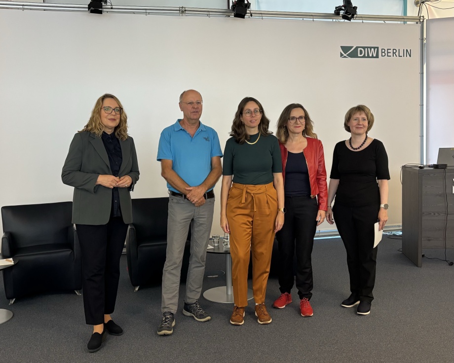 Claudia Kemfert, Weert Cantzler, Ines Verspohl, Sigrid Evelyn Nikutta, Franziska Holz (v.l.n.r.)