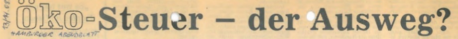Das Bild zeigt einen großflächigen Zeitungsartikel mit dem Titel „Öko-Steuer – der Ausweg?“. Die Überschrift ist fett und zieht sich über die gesamte Breite des Artikels. Als Autor ist Andreas Thewalt genannt, darunter folgt der Einleitungstext. Der Artikel ist in mehreren Spalten über die gesamte Zeitungsseite hinweg geschrieben. Im Text werden die politischen und wirtschaftlichen Diskussionen rund um die Einführung einer sogenannten Öko-Steuer behandelt. Hier werden Argumente für und gegen eine solche Steuer angeführt und verschiedene Expertenmeinungen sowie wirtschaftliche Hintergründe erläutert. Auffällig ist eine eingekastelte Textbox in der Mitte der Seite, überschrieben mit „205 Milliarden Mark Einnahmen“. Links und rechts am Rand sind handschriftlich Notizen zu sehen („HH Abendblatt 28/10/94“ und Zitatmarkierung).